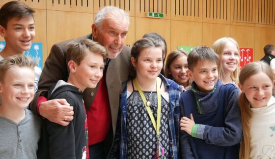 Das Werkschulheim Felbertal bedankte sich beim langjährigen Vereinsvorsitzenden Wolfgang Saliger für seine 22jährige Tätigkeit im schulerhaltenden Verein mit einer Feier im Kreise der Schulgemeinde.