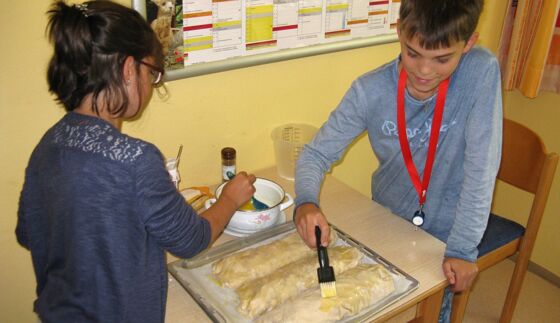 Das zog sich wie ein Strudelteig….Backen mit der 1. Klasse des Werkschluheims Felbertal