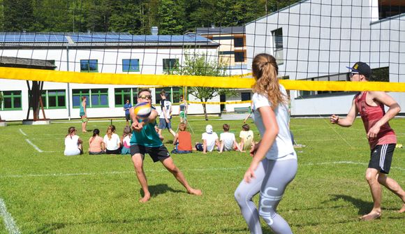 Werkschulheim Felbertal - Privatgymnasium mit AHS-Matura und Lehrabschluss: Freizeitaktivitäten im Werkschulheim Felbertal - Volleyball